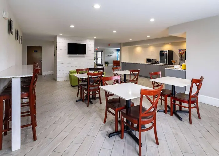 Days Inn By Wyndham Louisburg