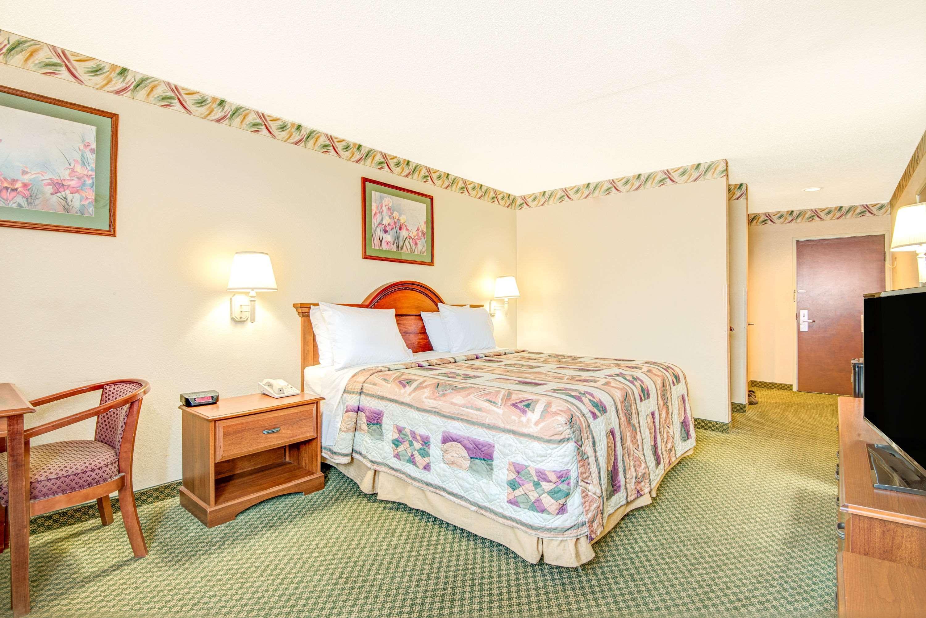 Days By Wyndham Hotel 2*