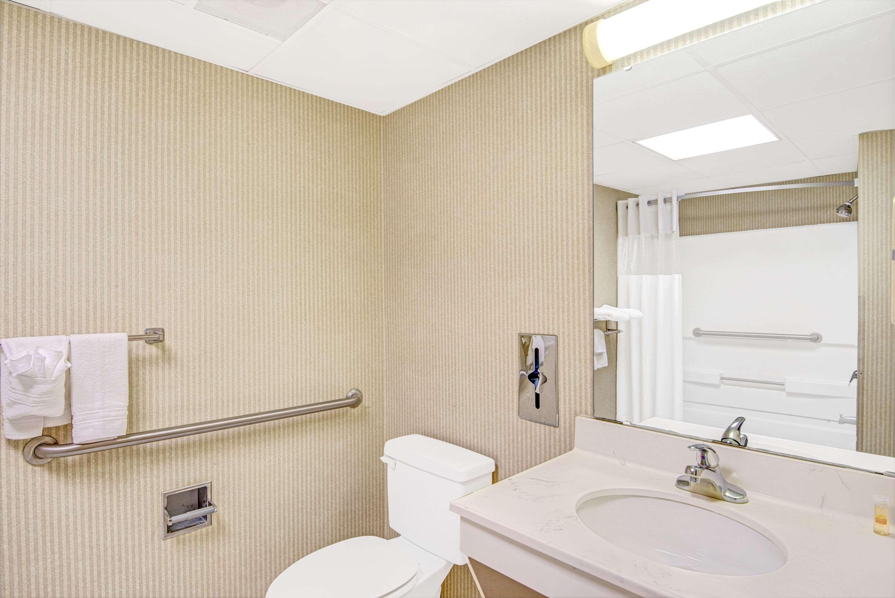 Hotel Days By Wyndham Louisburg