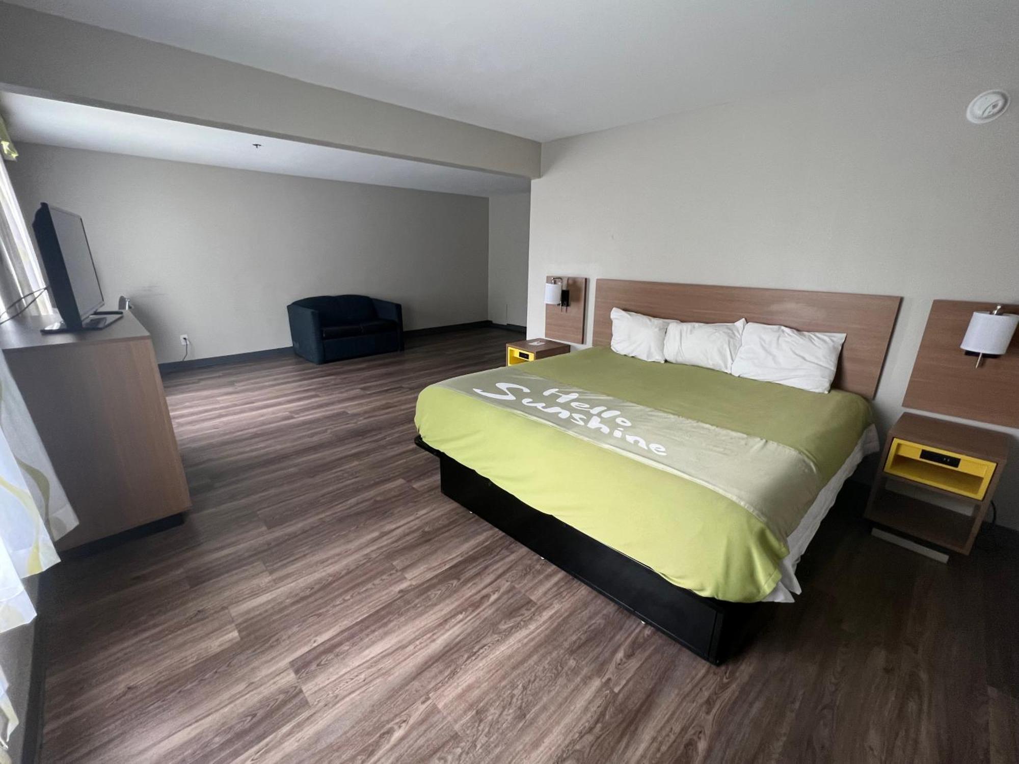 Hotel Days By Wyndham Louisburg