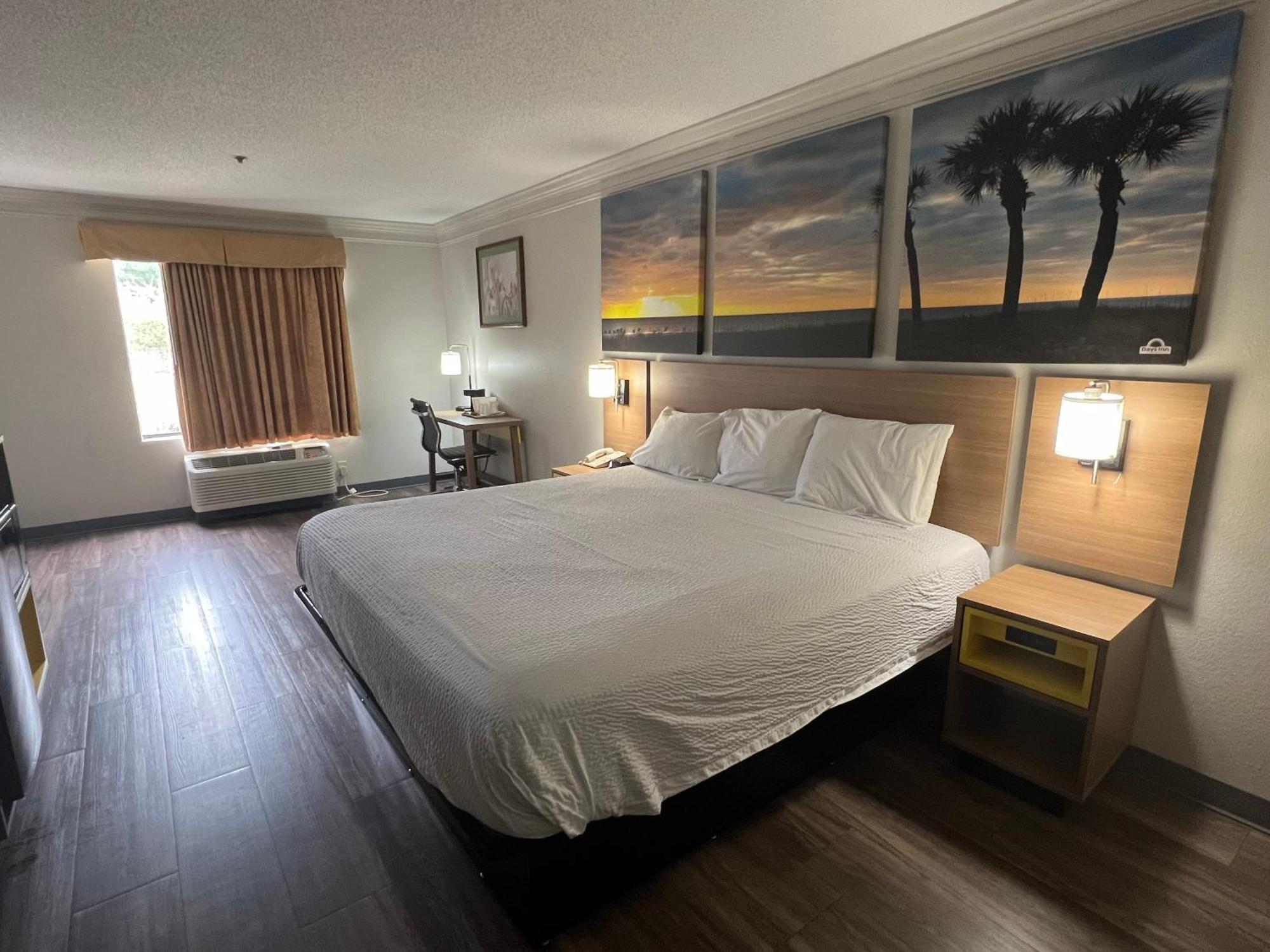 Days By Wyndham Hotel Louisburg
