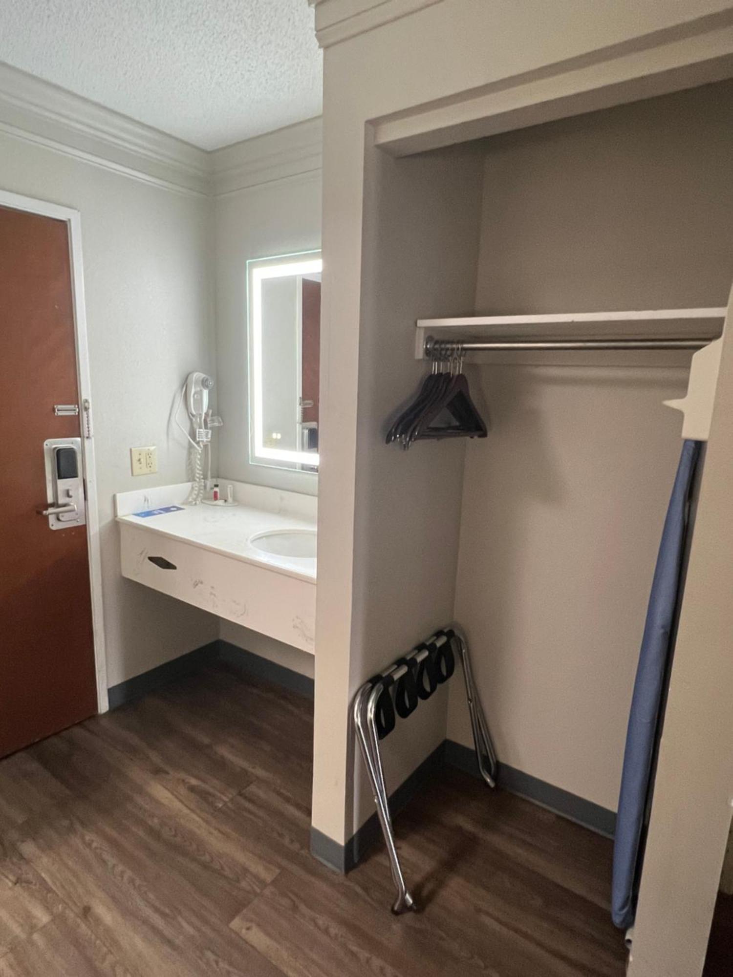 Days By Wyndham Hotel Louisburg