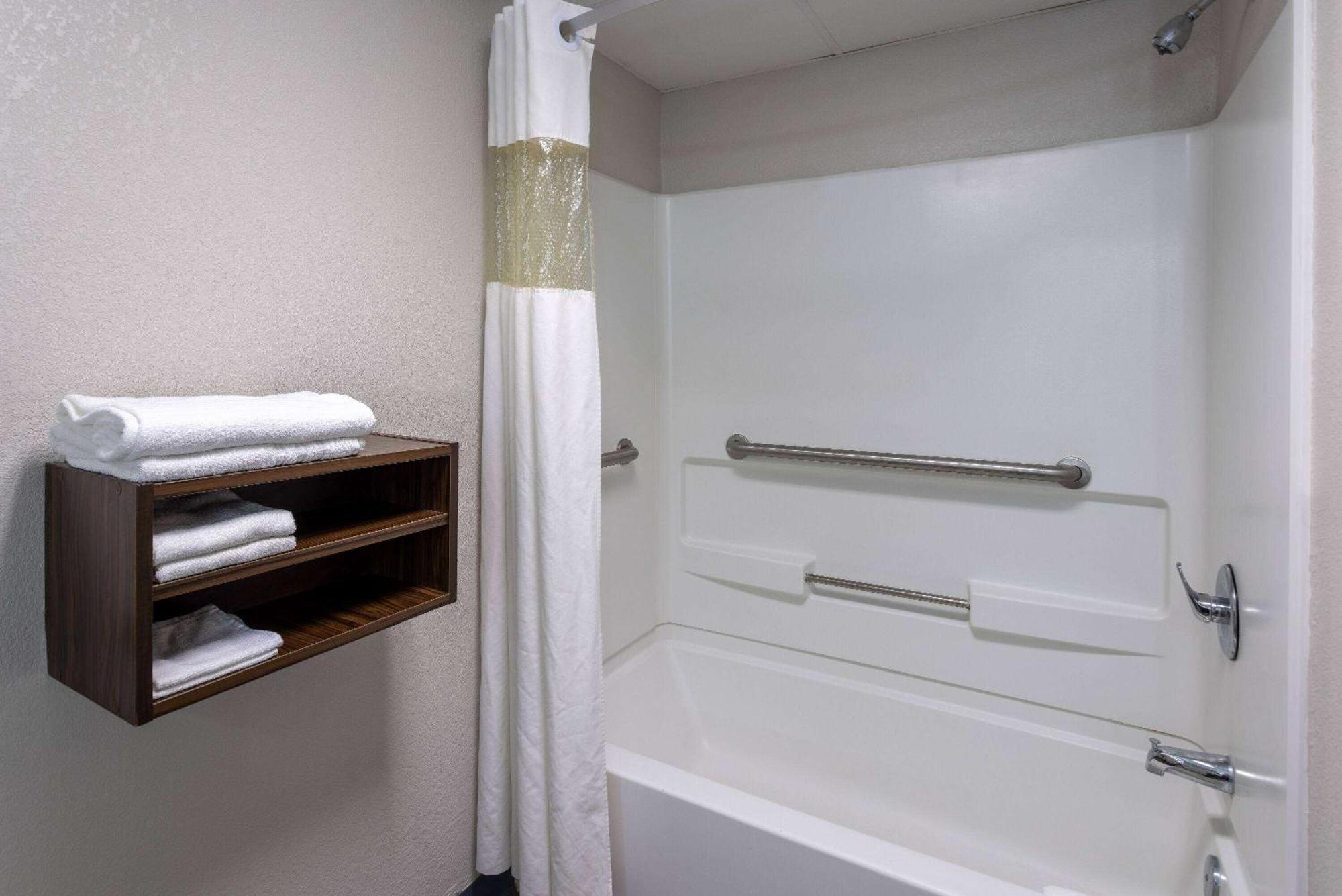 Days By Wyndham Hotel 2*