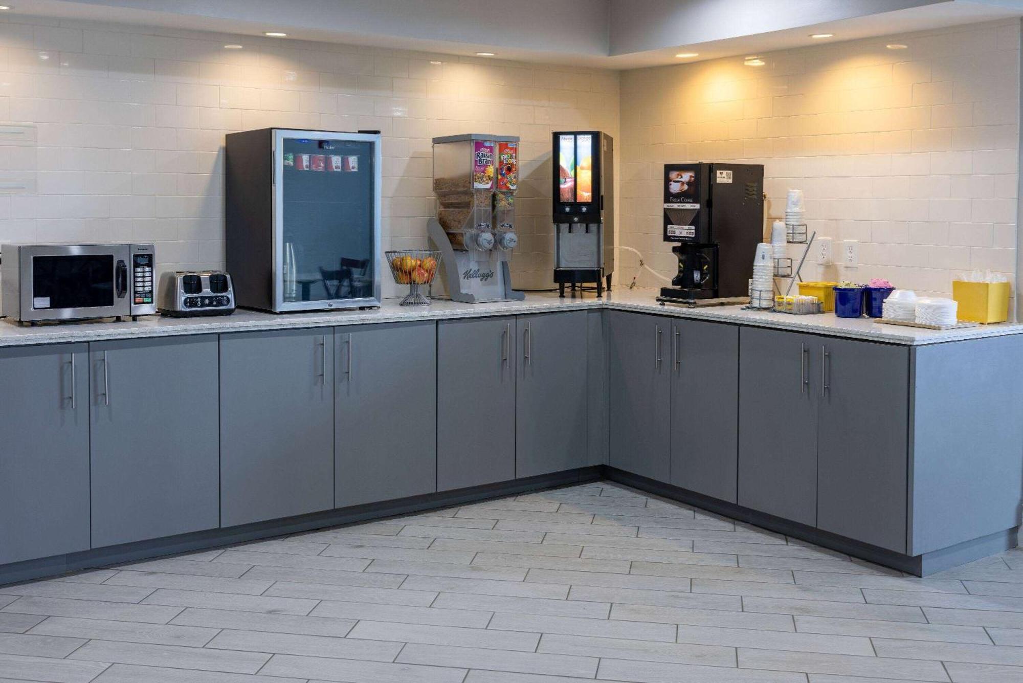 Days By Wyndham Hotel Louisburg