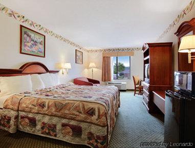 Hotel Days By Wyndham Louisburg